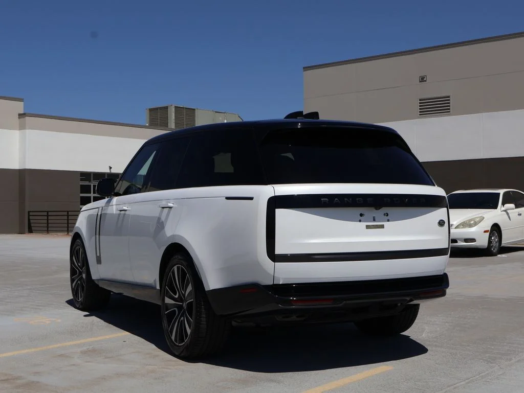 Used 2023 Ostuni Pearl White Land Rover SE image 5