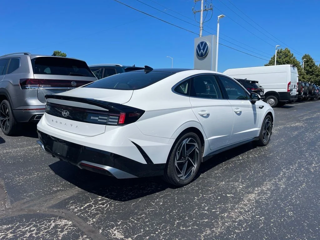 Used 2024 Serenity White Hyundai SEL image 2