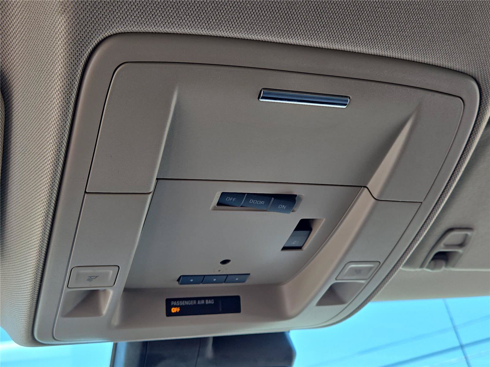 Used 2018 White GMC SLT image 28