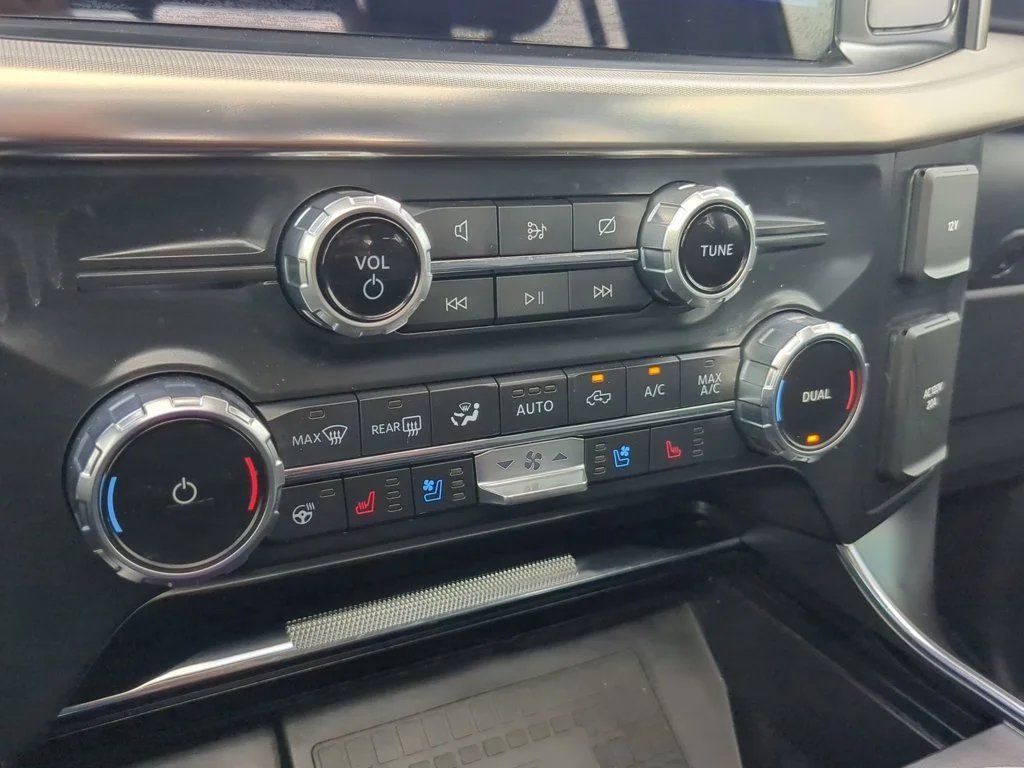 Used 2022  Ford Raptor image 19