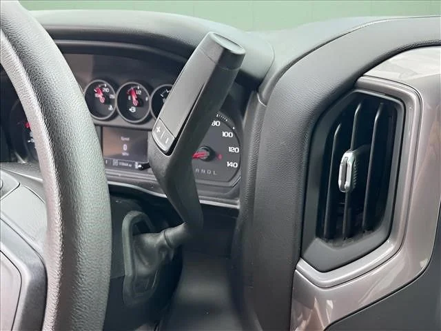 Used 2022 White Chevrolet Custom image 21