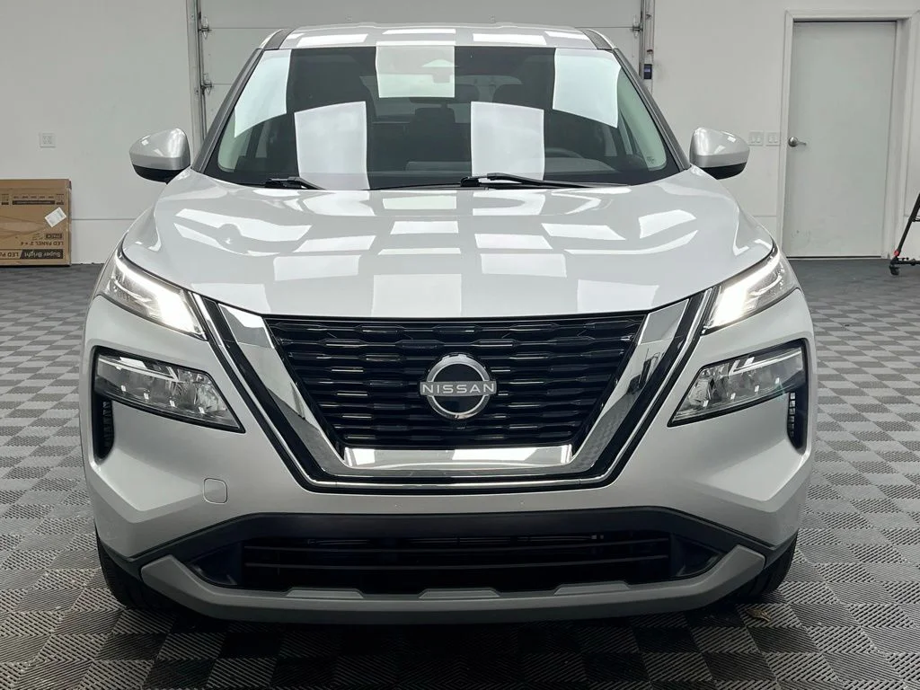 Used 2023 Silver Nissan SV image 14