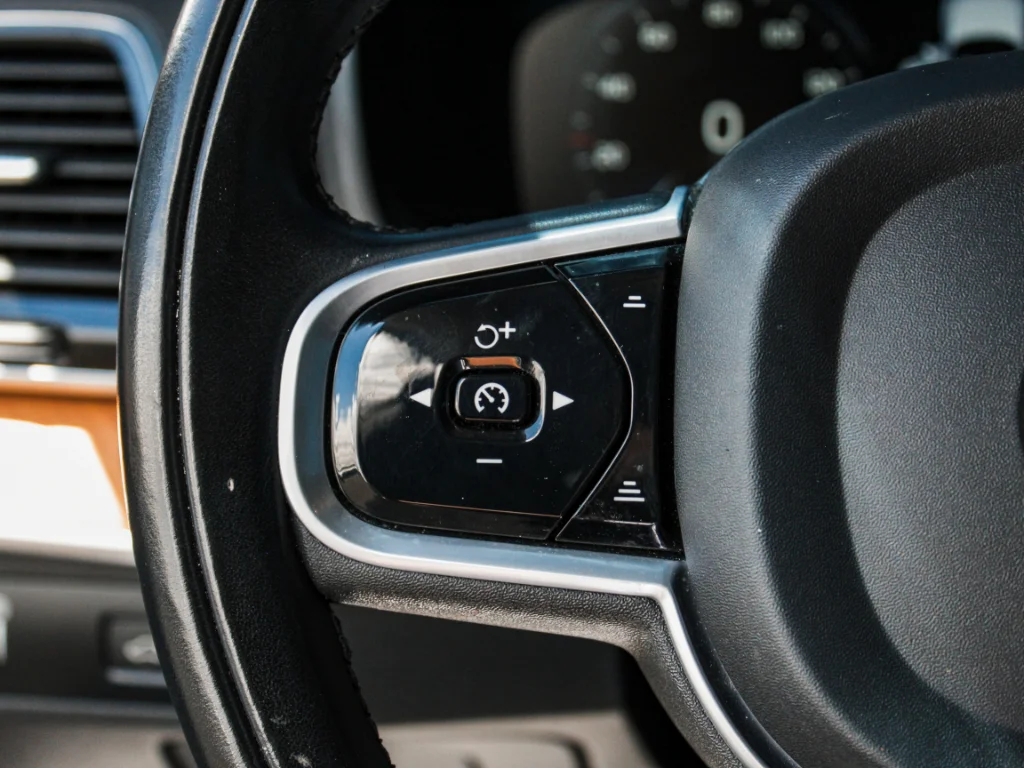 Used 2022 Thunder Grey Metallic Volvo Momentum image 13