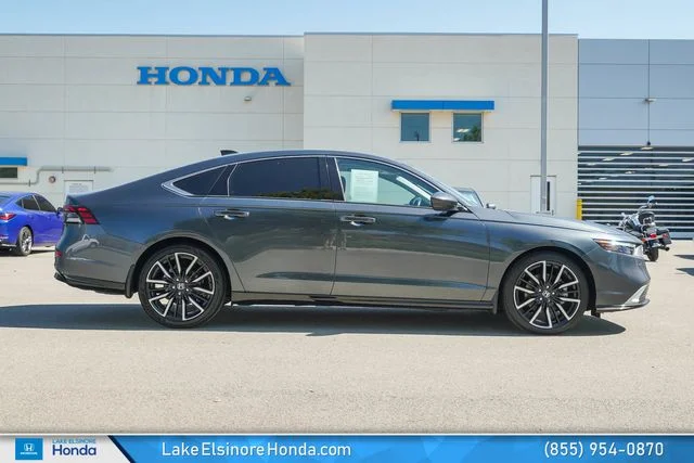 Used 2025 Meteorite Gray Metallic Honda Touring image 6
