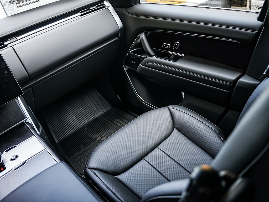 New 2026 Santorini Black Land Rover SE image 25