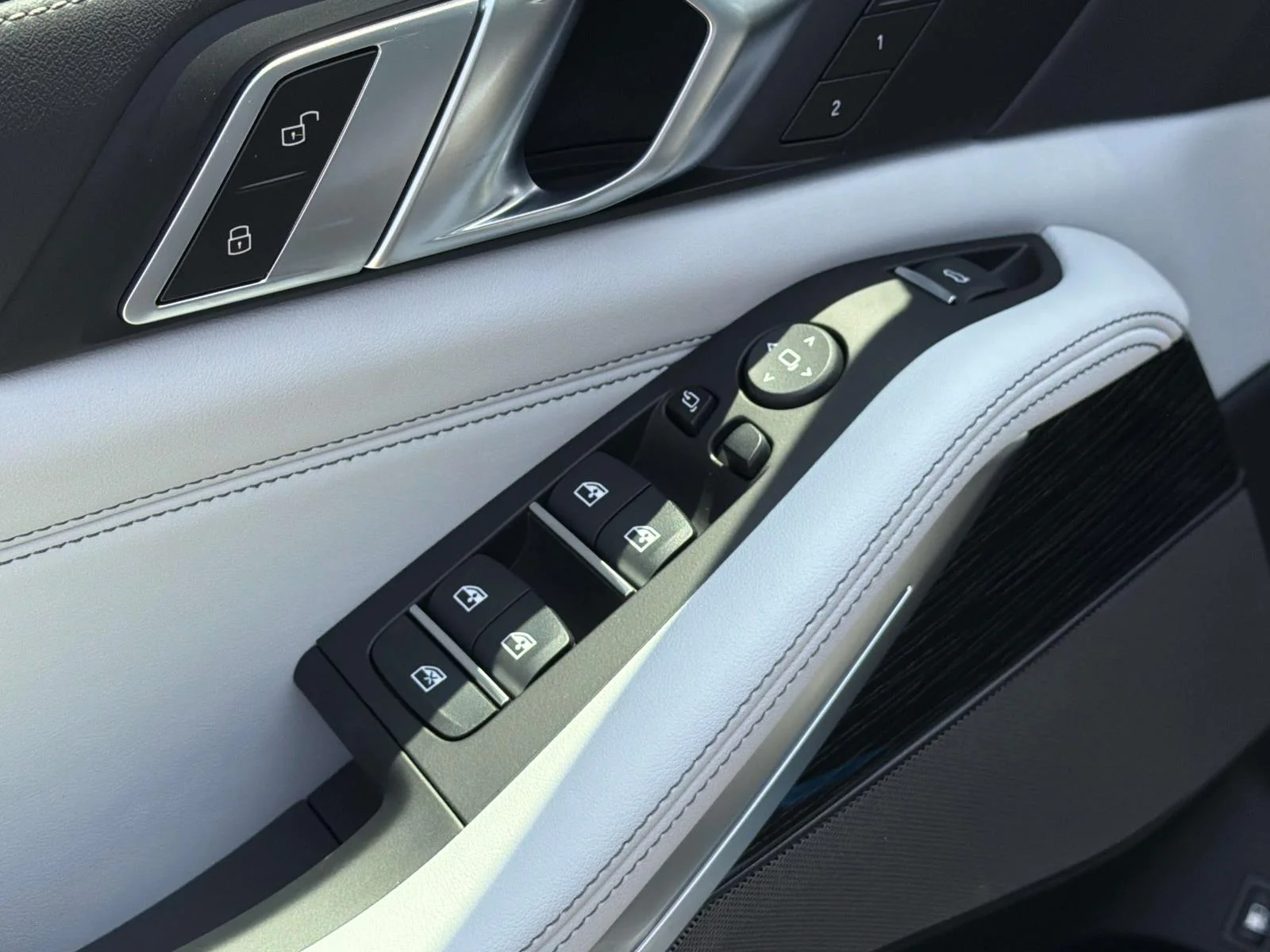 New 2026 Brooklyn Grey Metallic BMW xDrive50e Plug-In Hybrid image 28
