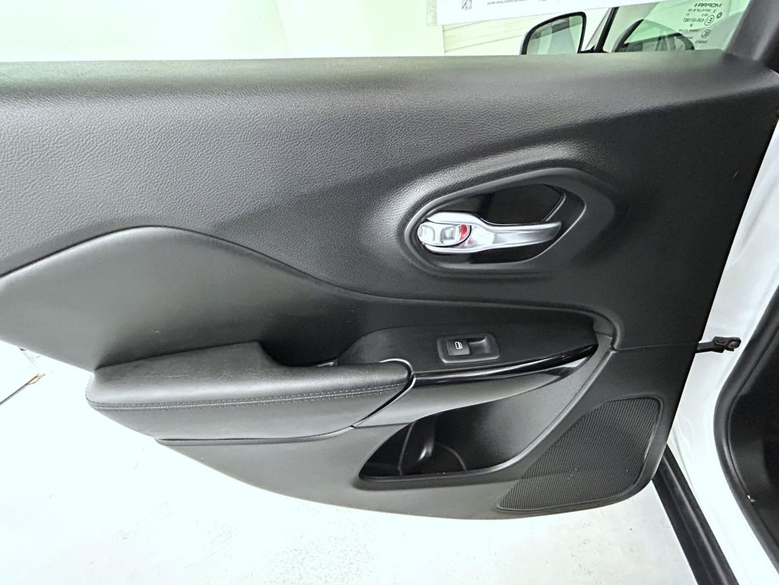 Used 2021 White Jeep Altitude image 20