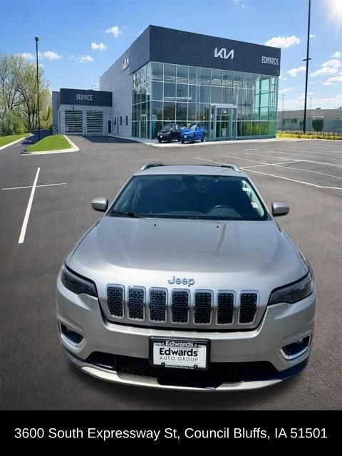 Used 2019 Silver Jeep Limited image 2