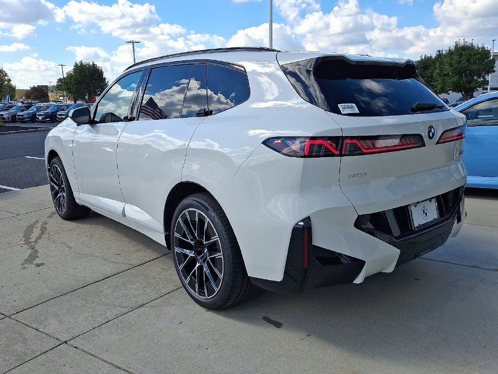 New 2027 Alpine White BMW  image 3