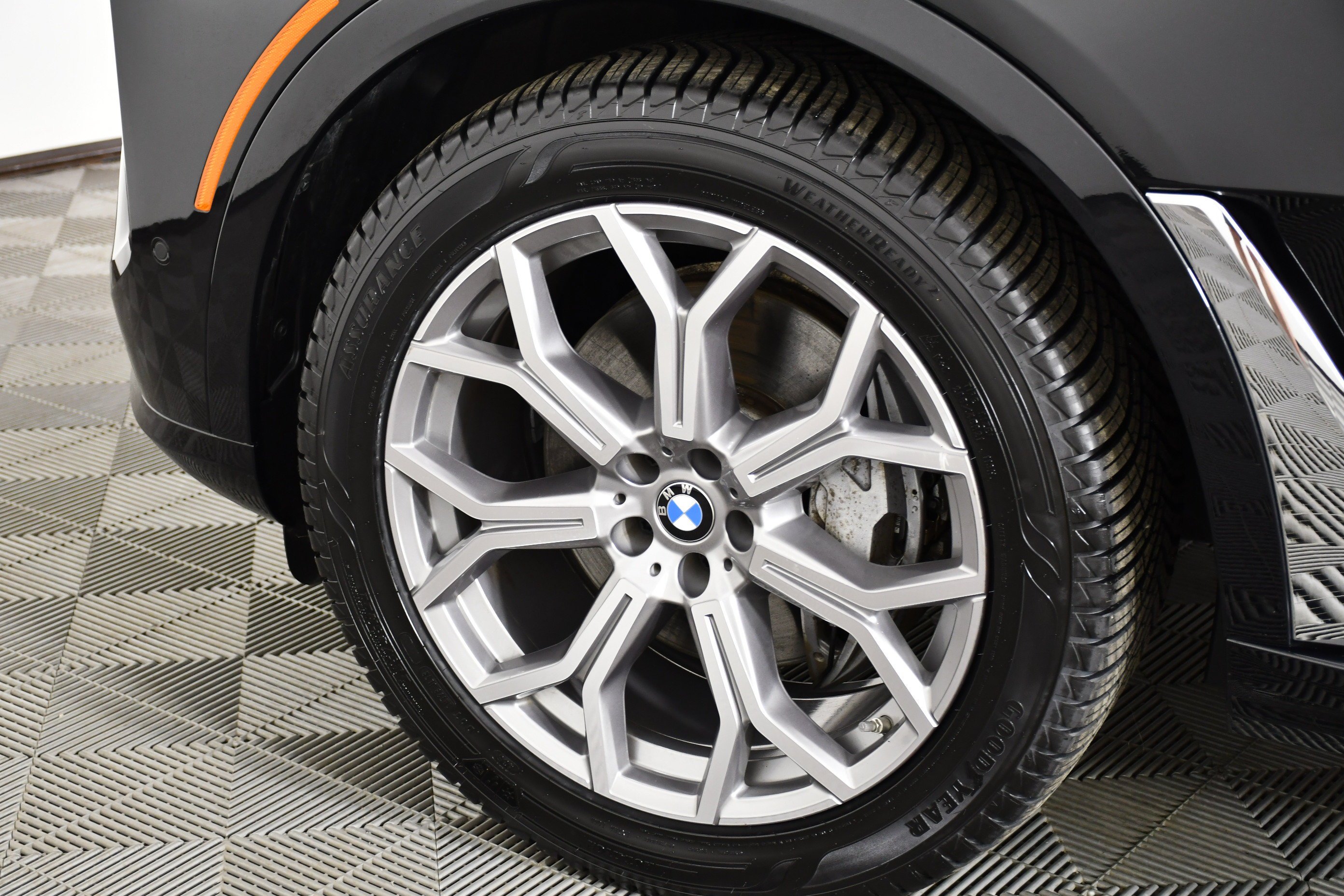 Used 2026 Black Sapphire Metallic BMW xDrive40i image 53