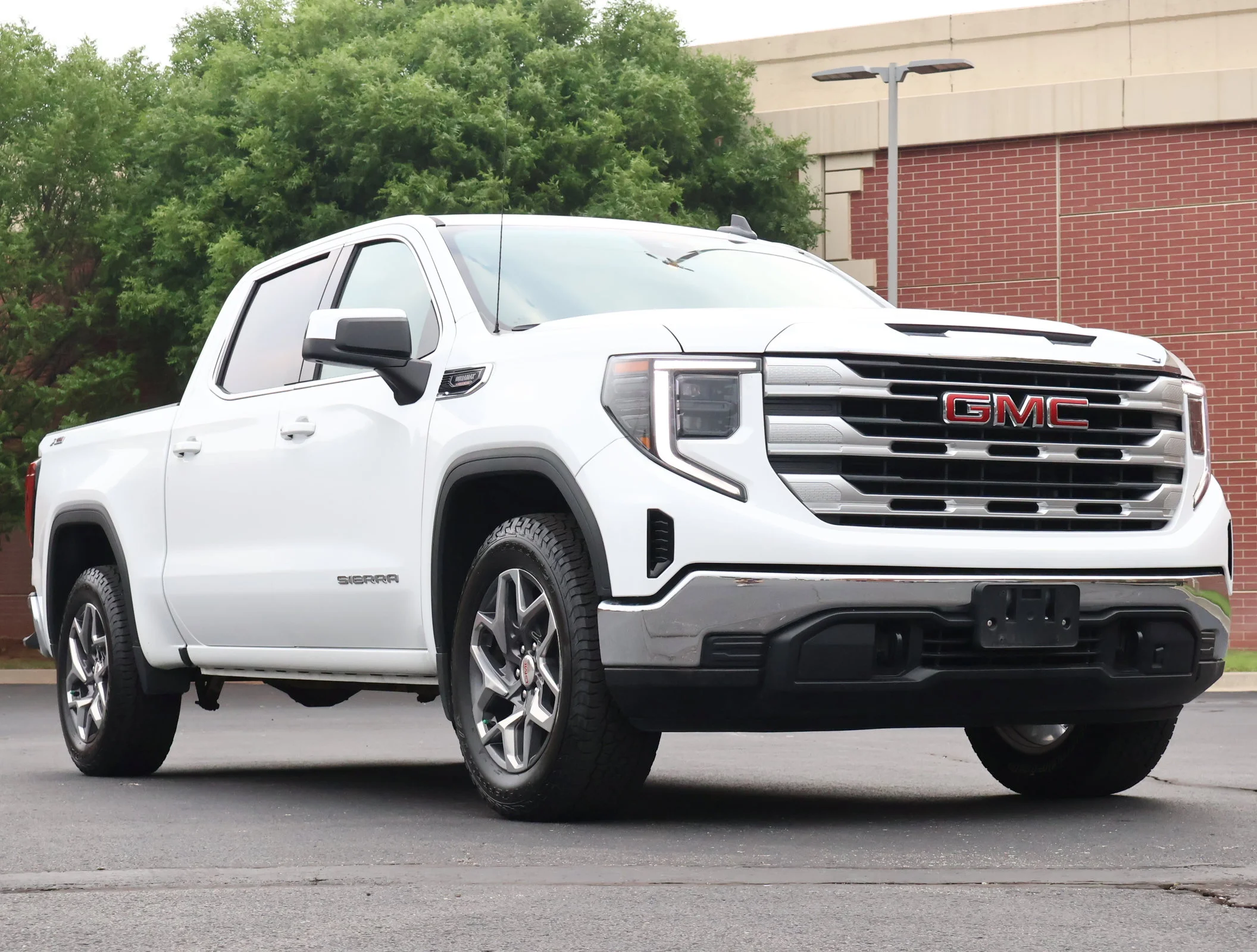 2023 GMC Sierra 4WD Crew Cab Short Box SLE's photo