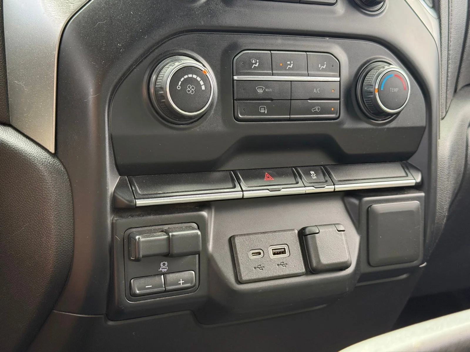 Used 2020 White Chevrolet LT image 25