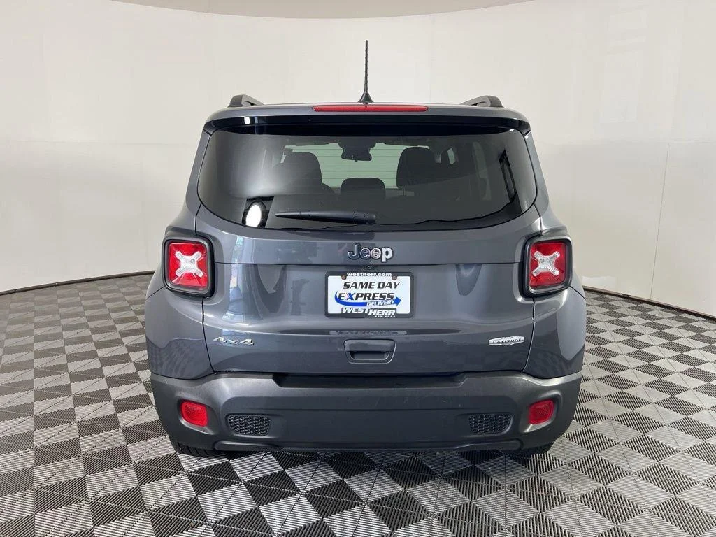 Used 2022 Graphite Gray Jeep Latitude image 6
