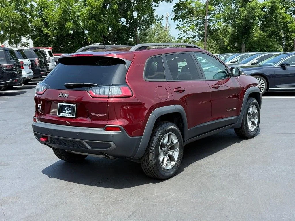 Used 2019 Red Jeep Trailhawk image 3