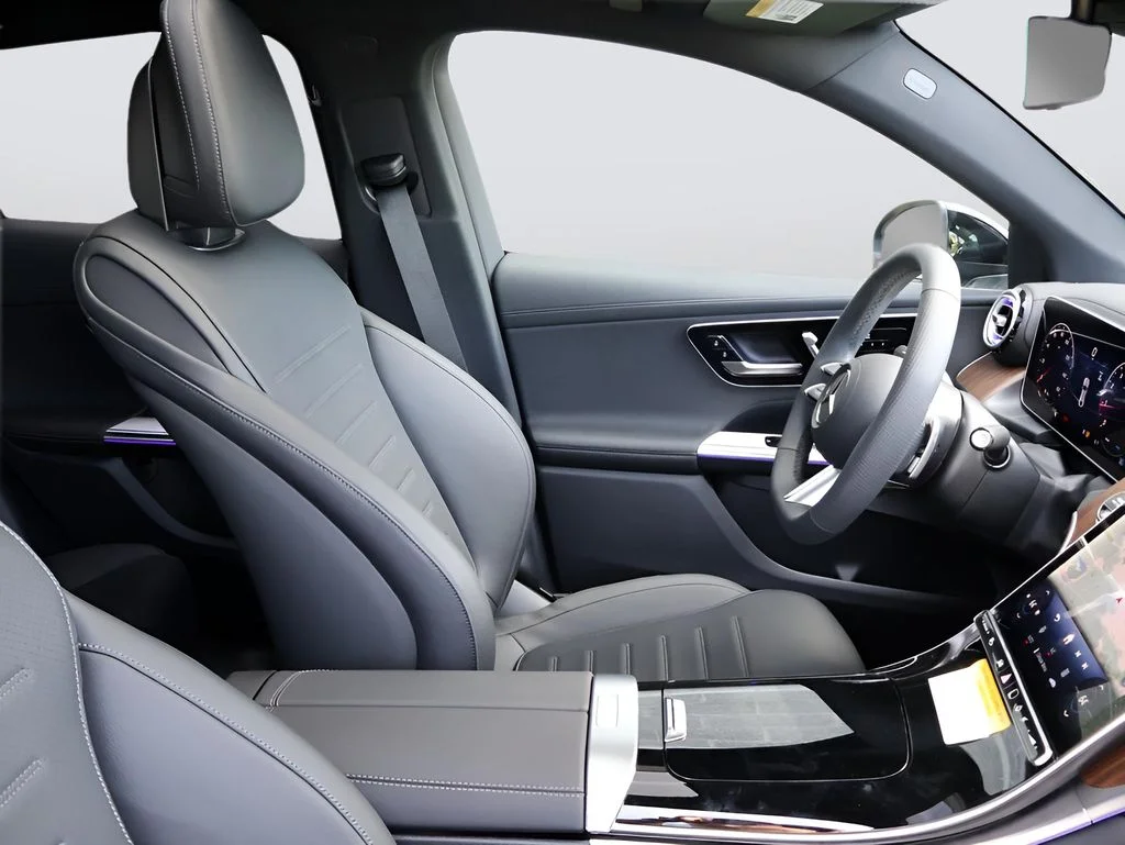 Used 2025  Mercedes-Benz GLC 300 Coupe image 11
