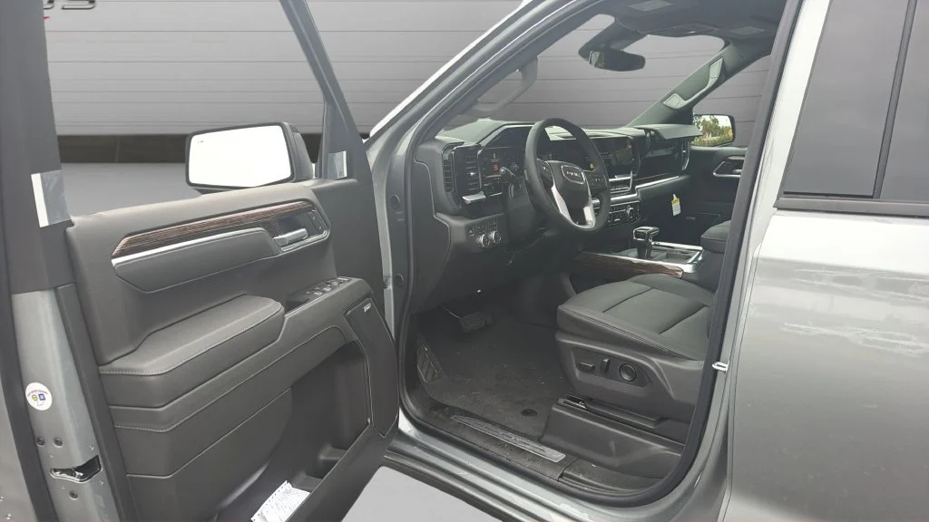 New 2026 Sterling Metallic GMC Elevation image 12