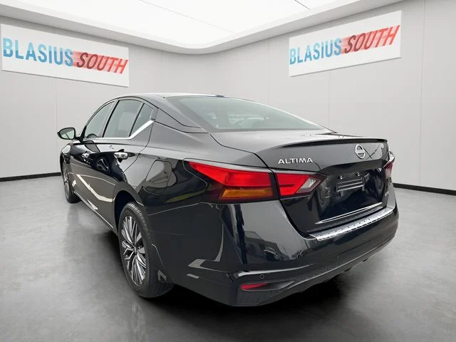 Used 2023 Black Nissan 2.5 SV image 5