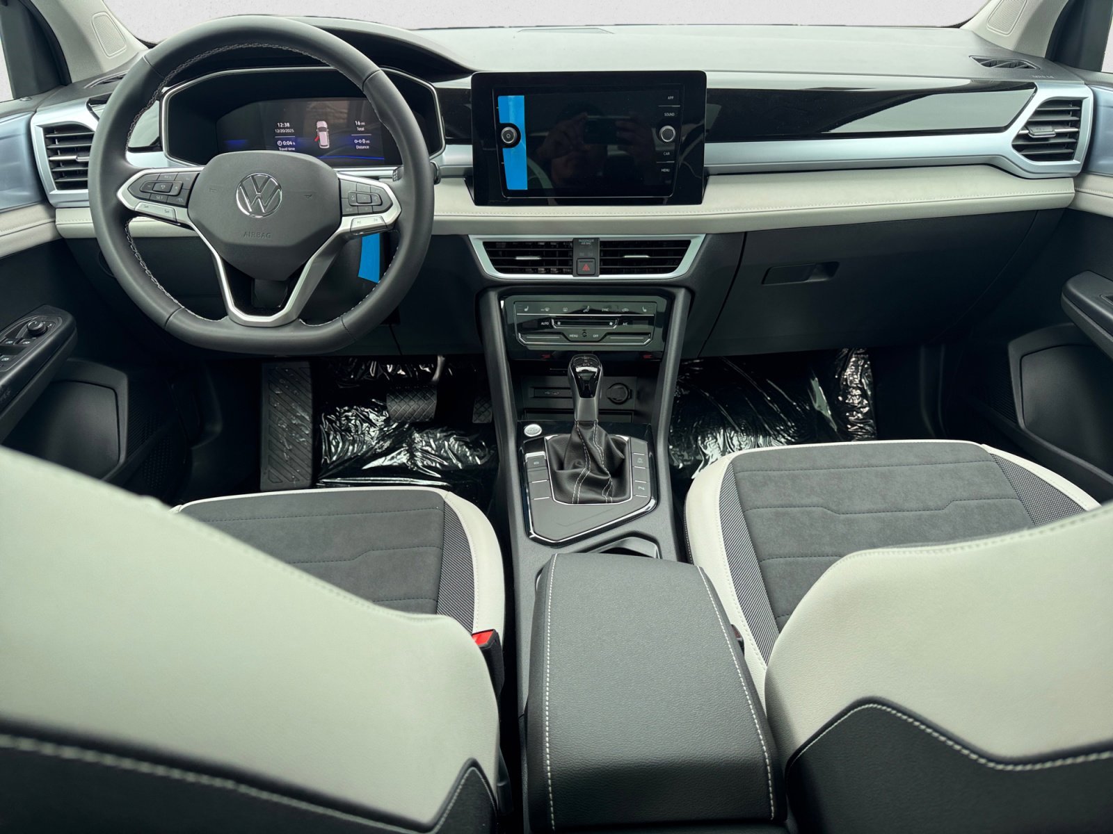 New 2026 Blue Volkswagen SE image 10