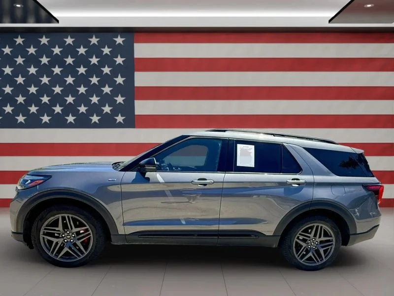 Used 2025 Gray Ford ST-Line Sport Utility 4D image 4
