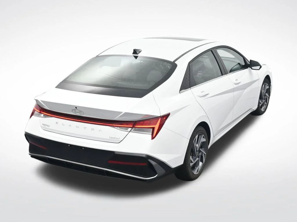 Used 2025 White Hyundai Limited image 25
