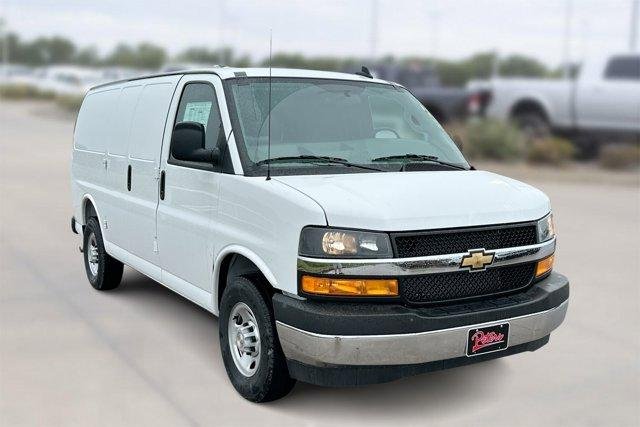 2026 Chevrolet Express 2500 Work Van HD's photo