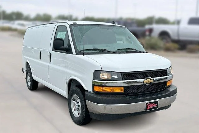 2026 Chevrolet Express 2500 Work Van HD's photo
