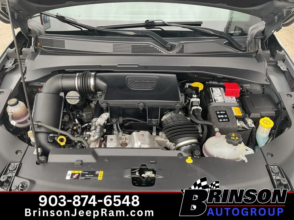 Used 2023 Grey Jeep Limited image 12