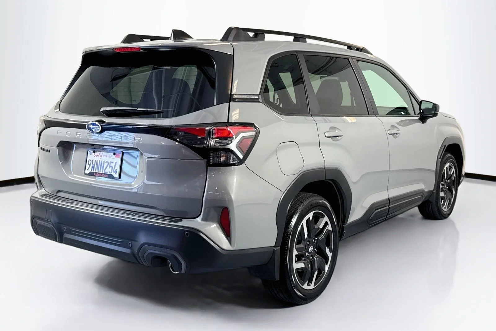Used 2026 River Rock Pearl Subaru Limited image 5