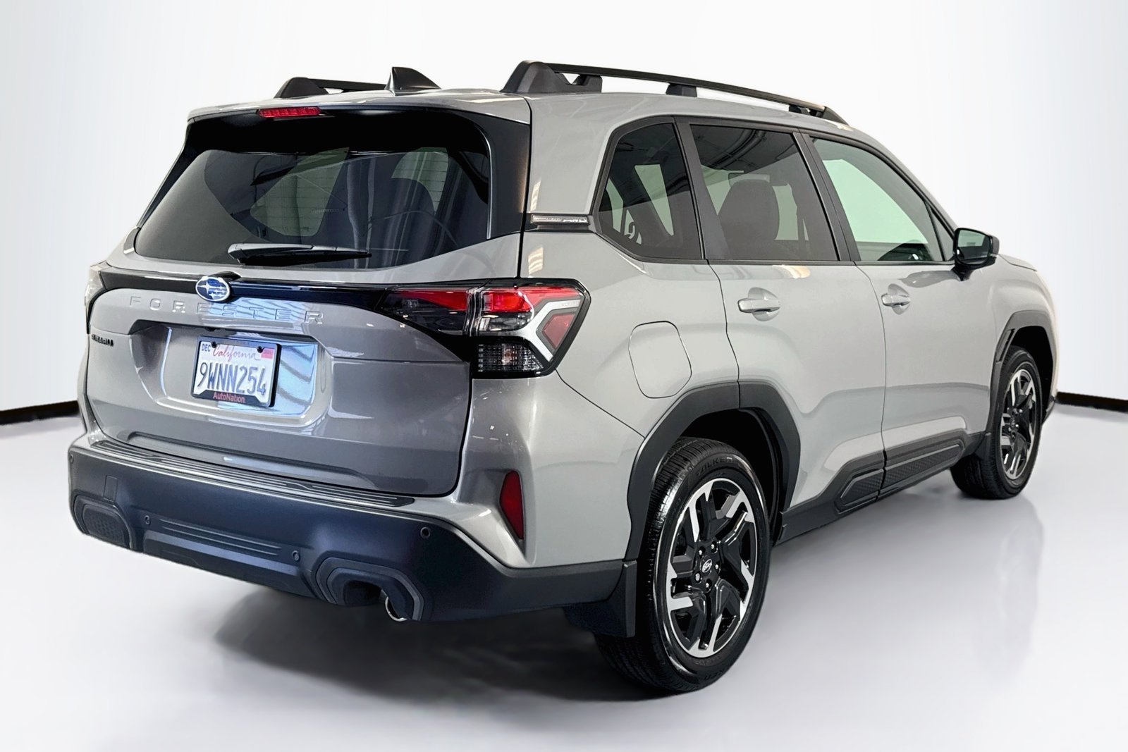 Used 2026 River Rock Pearl Subaru Limited image 5
