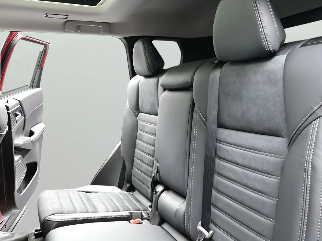 New 2026 Red Diamond Mitsubishi SE image 21