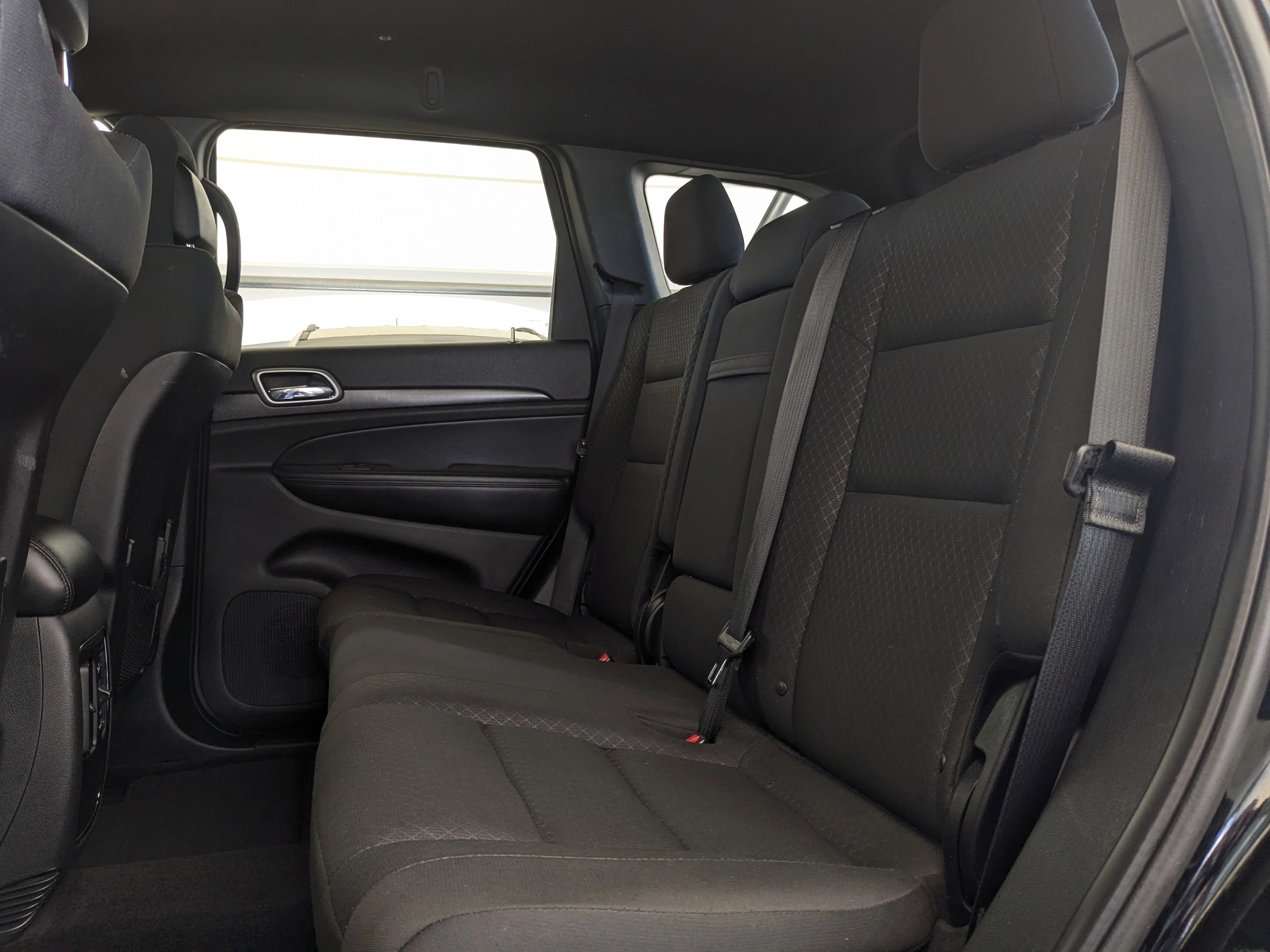 Used 2018 Black Jeep Laredo - - 3.6L Pentastar V6 - Quadra-Trac I 4x4 - Keyless Go - ParkView & ParkSense & More! image 26