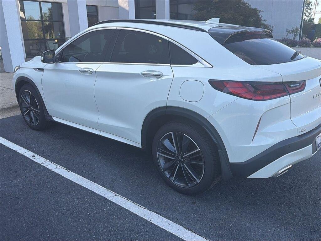 Used 2023 Majestic White INFINITI LUXE image 3