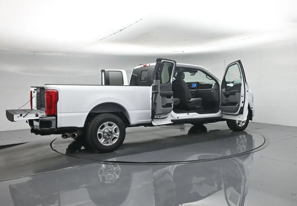 New 2026 Oxford White Ford XLT image 5