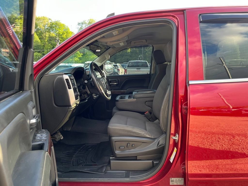 Used 2019 RED QUARTZ TINTCOAT GMC SLE image 20