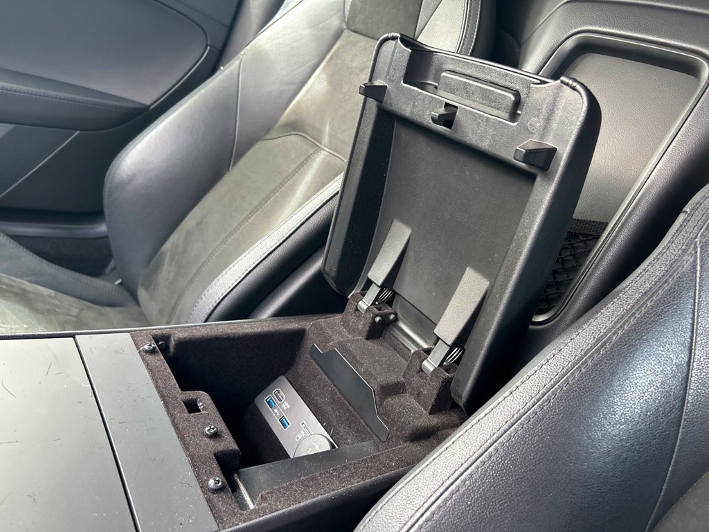 Used 2018 White Jaguar Base image 31
