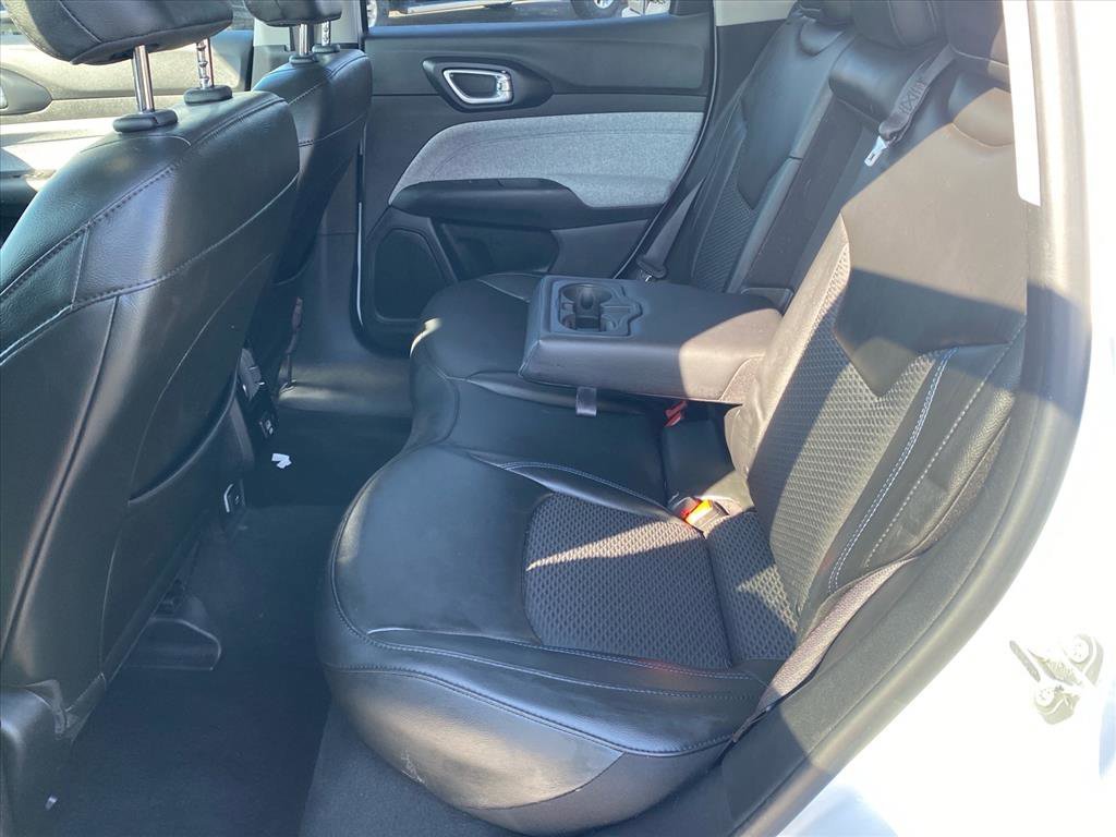 Used 2022 Bright White Clearcoat Jeep Latitude image 23