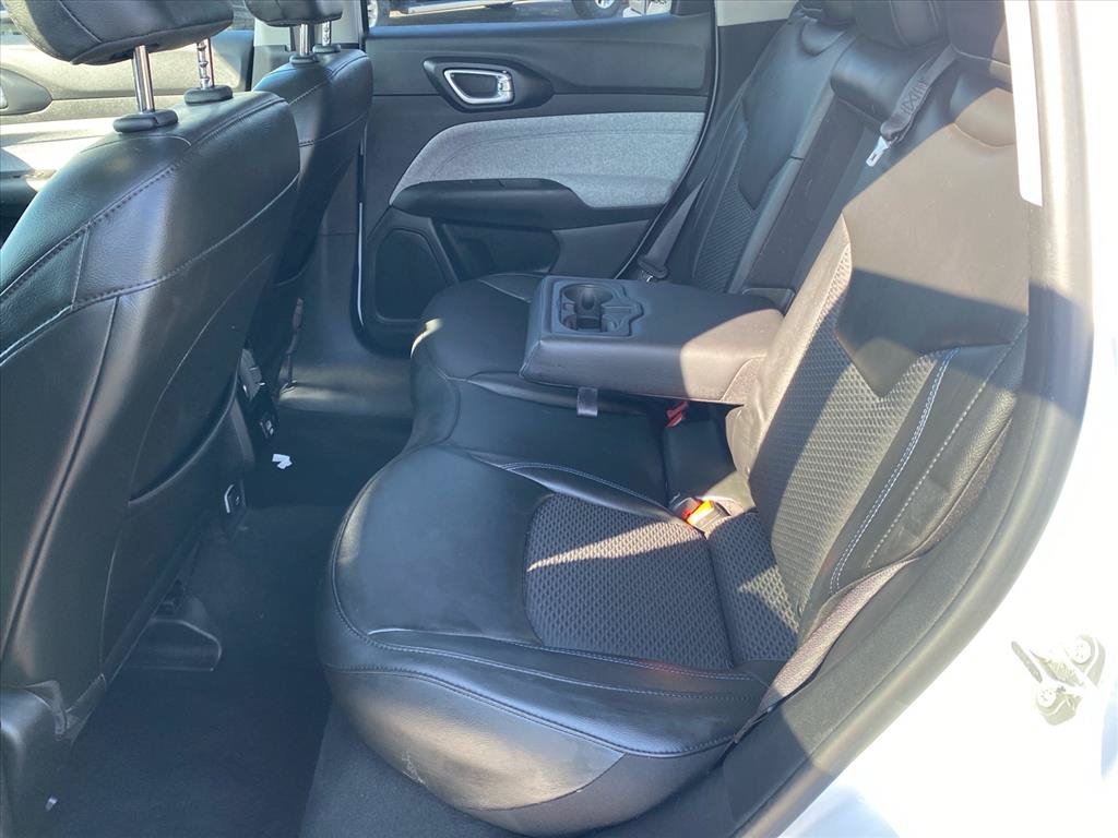 Used 2022 Bright White Clearcoat Jeep Latitude image 23