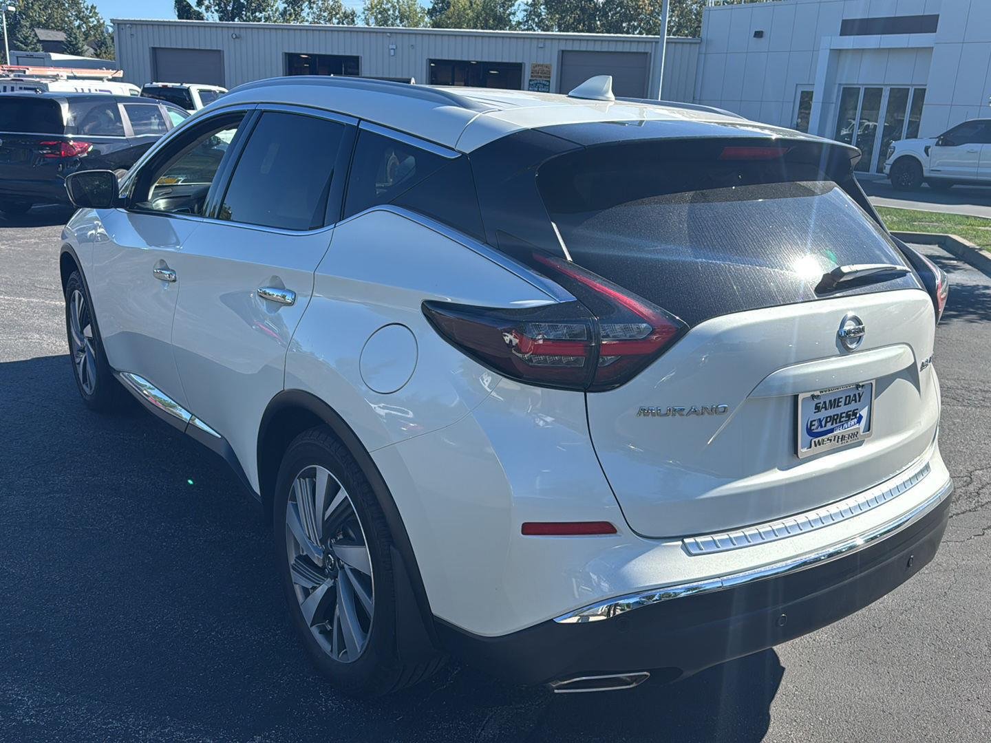Used 2020 Pearl White Tricoat Nissan SL image 3