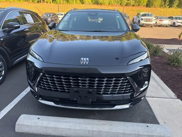 Used 2025 Black Buick Avenir image 5