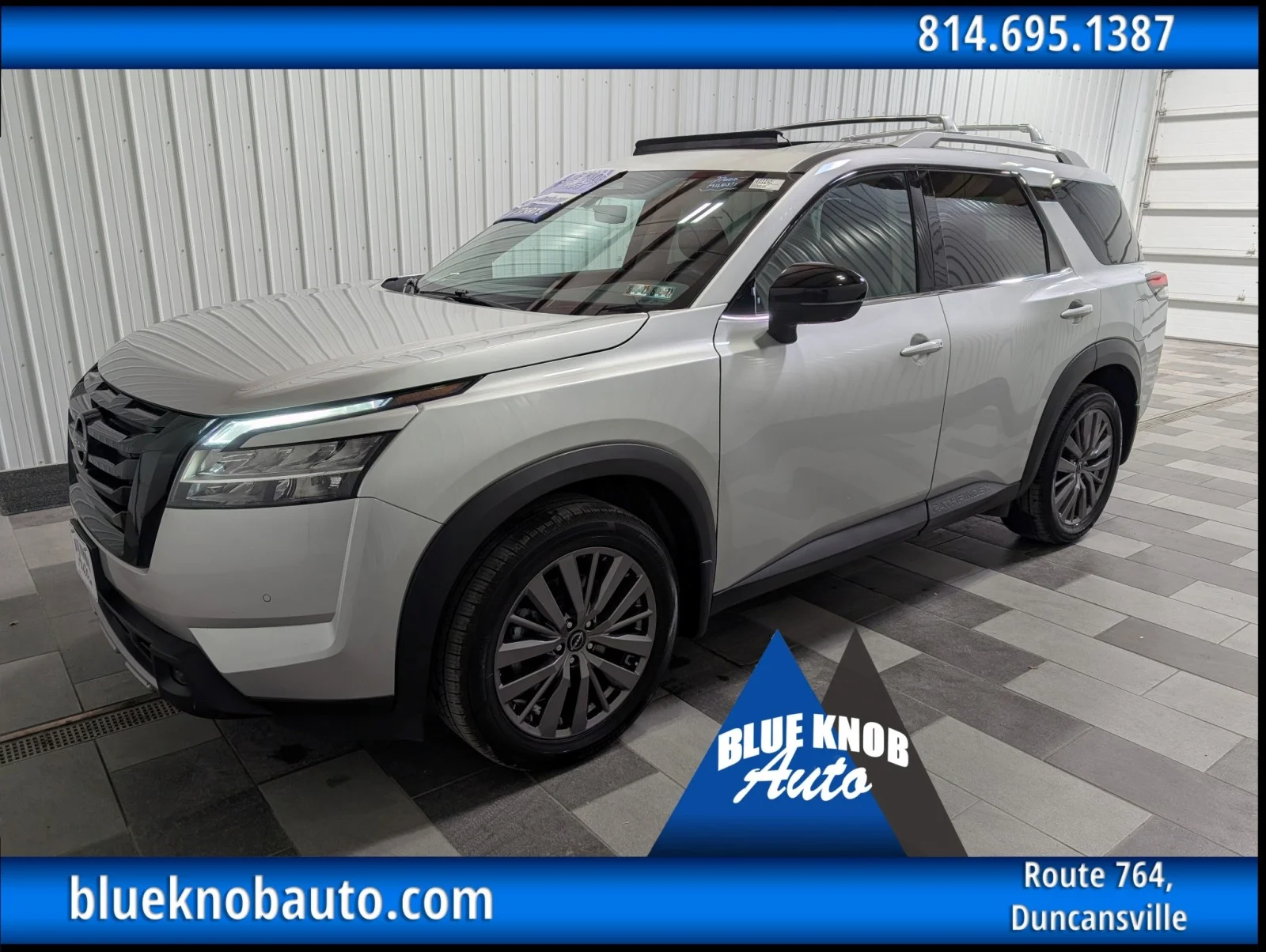 2023 Nissan Pathfinder SL 4WD's photo