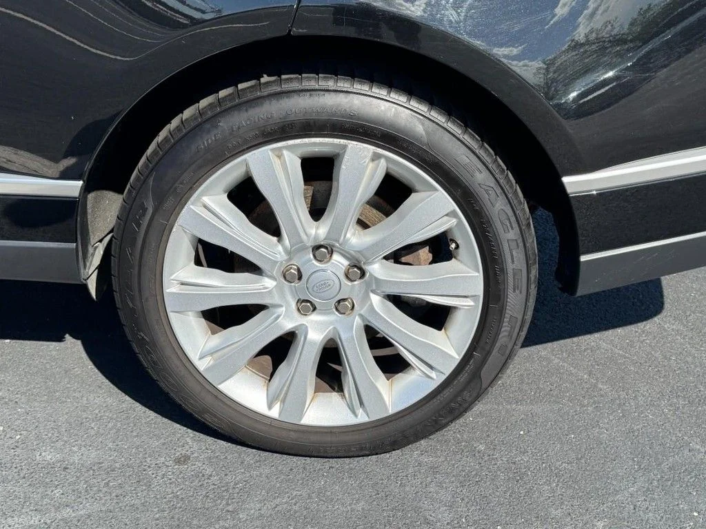 Used 2017 Santorini Black Land Rover HSE image 7