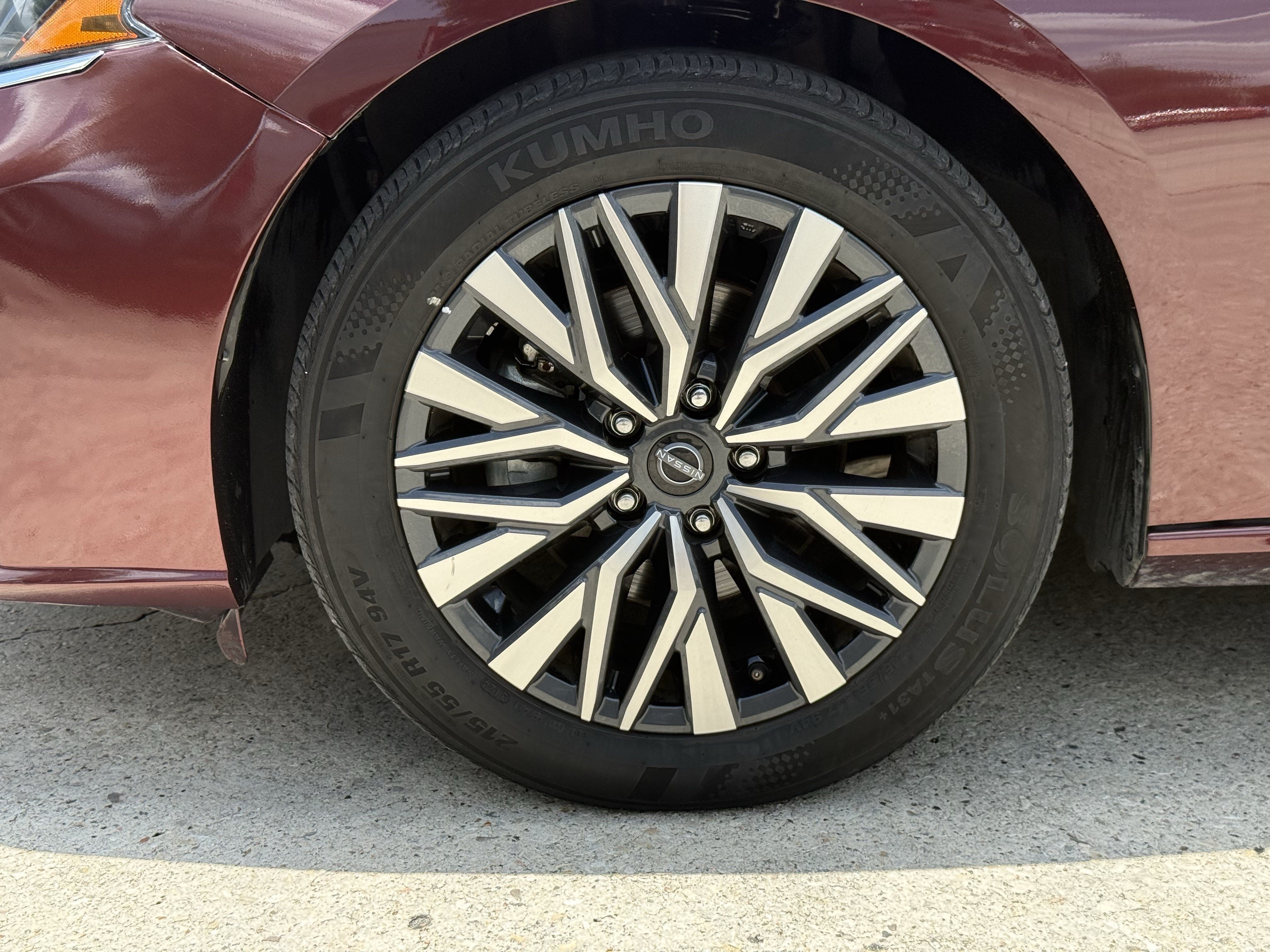 Used 2025 Garnet Pearl Metallic Nissan  image 12