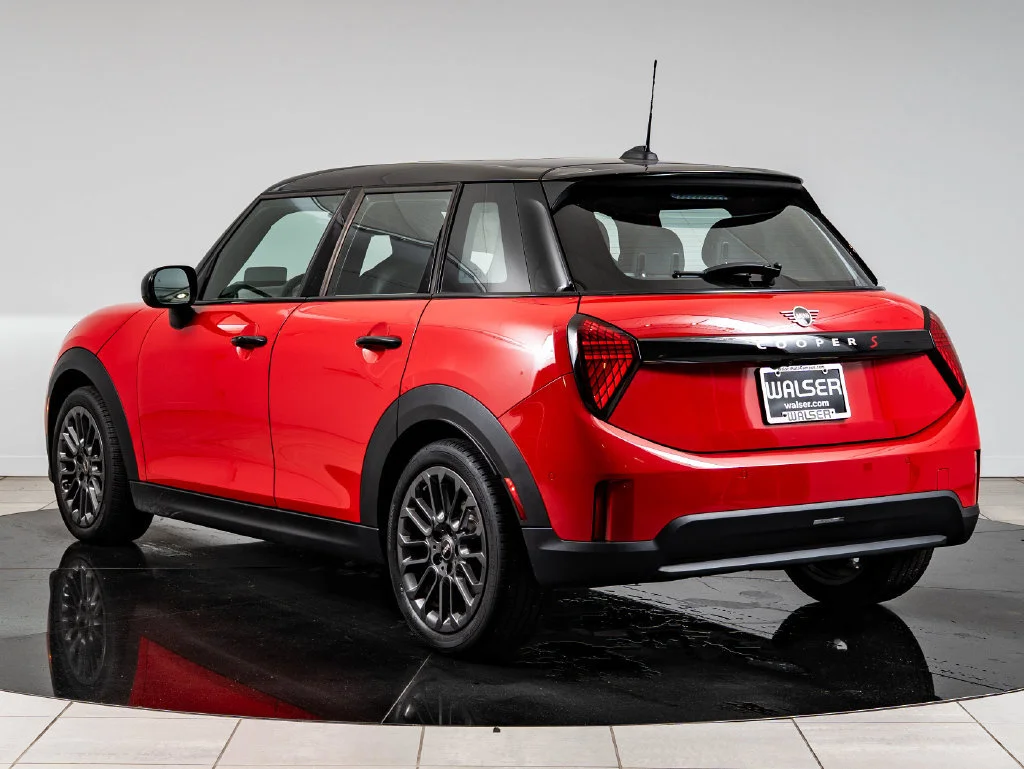 Used 2026 Chili Red Ii MINI Signature image 6