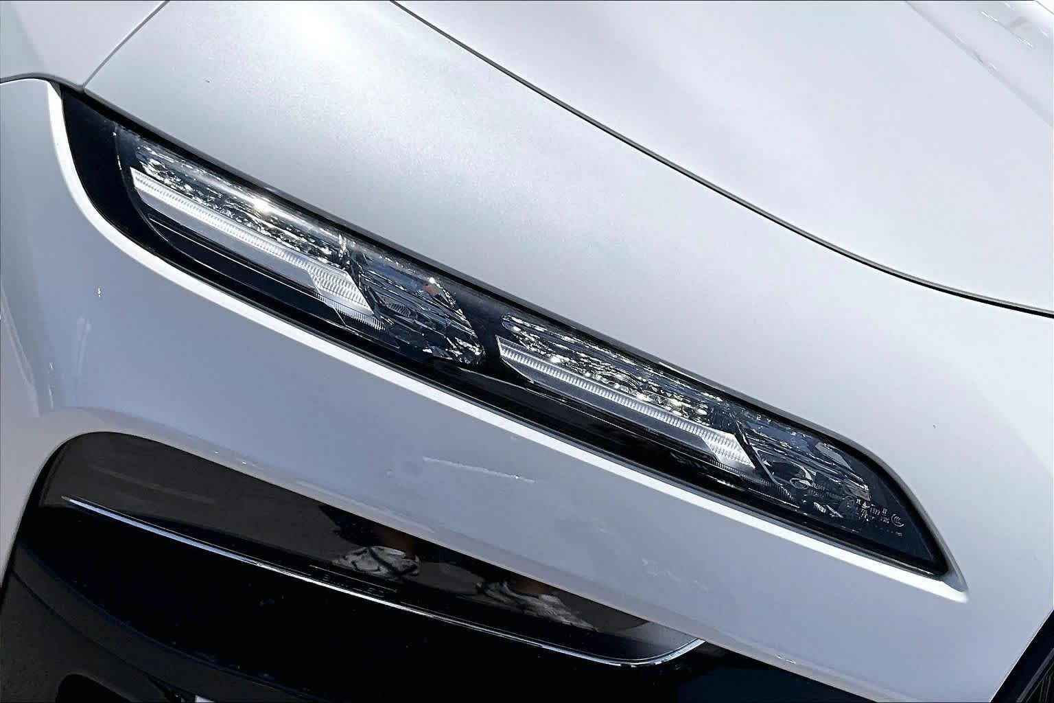 New 2026 Mineral White Metallic BMW 740i xDrive image 13