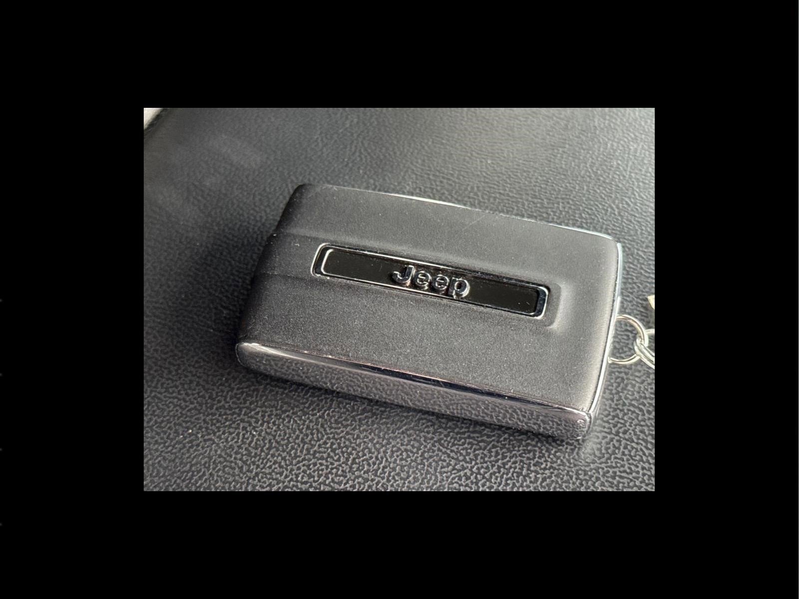 Used 2025 Diamond Black Crystal Pearlcoat Jeep Laredo X image 25