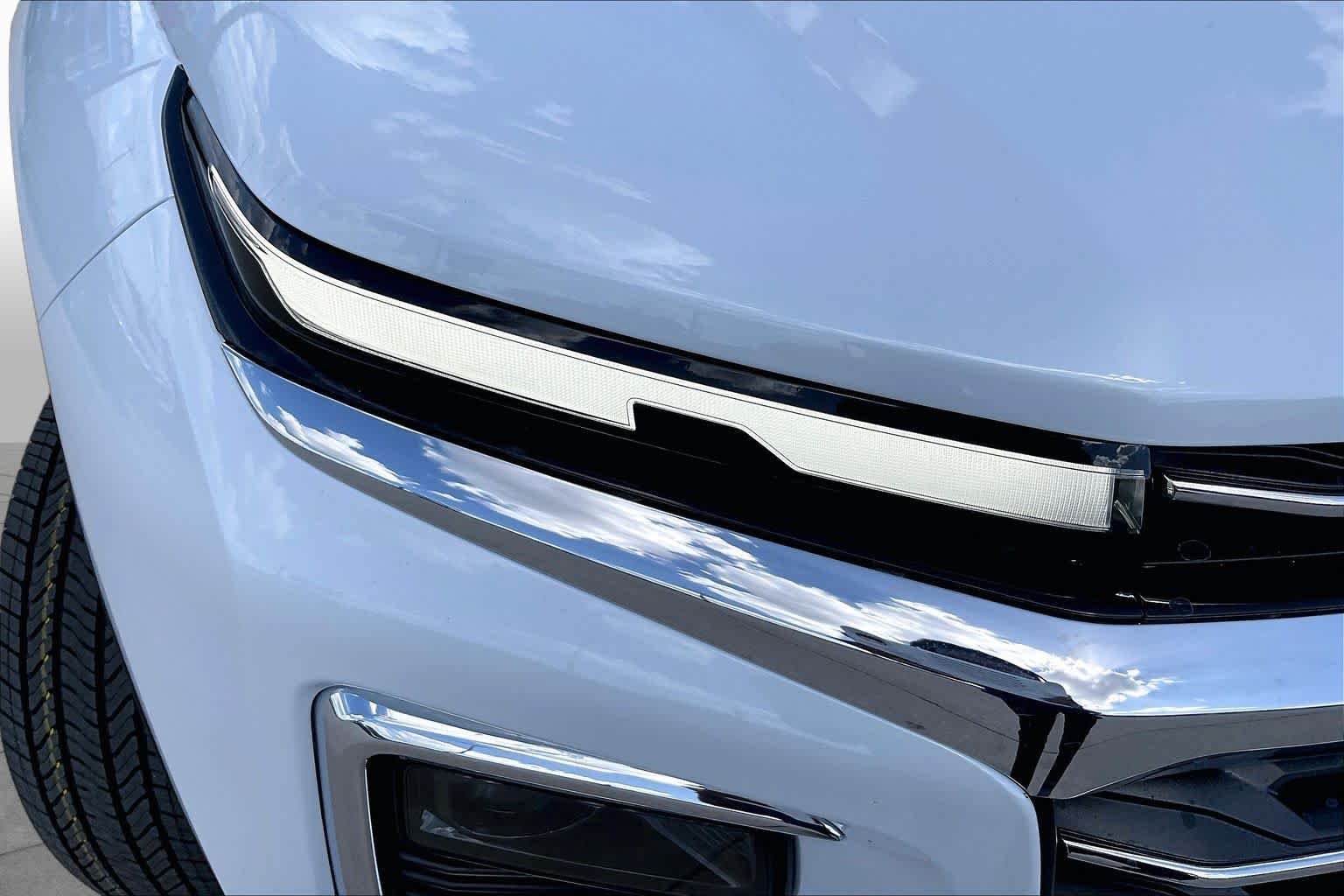 New 2027 Polar White Tricoat Chevrolet LT image 13