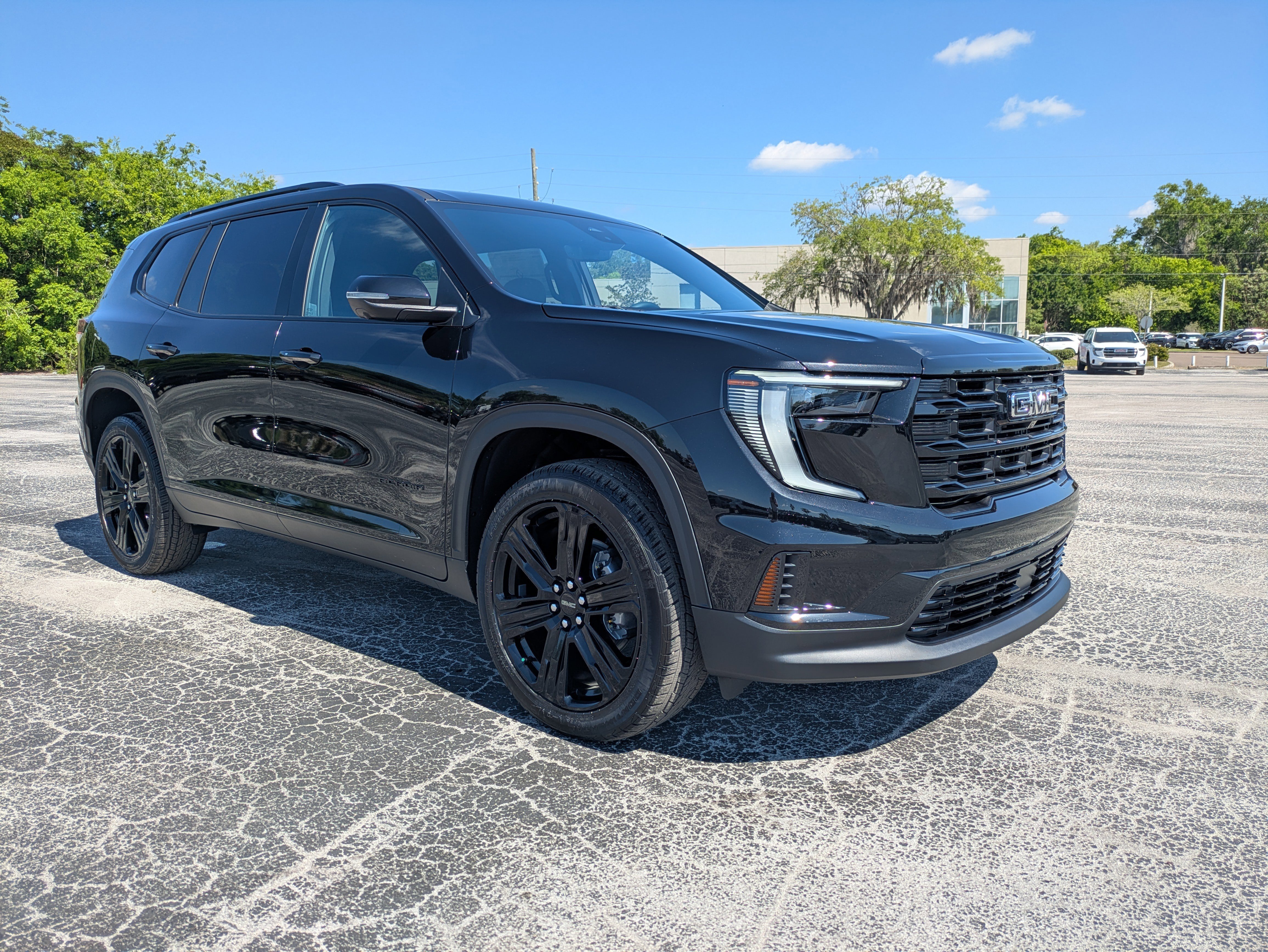 View vehicle photo 2