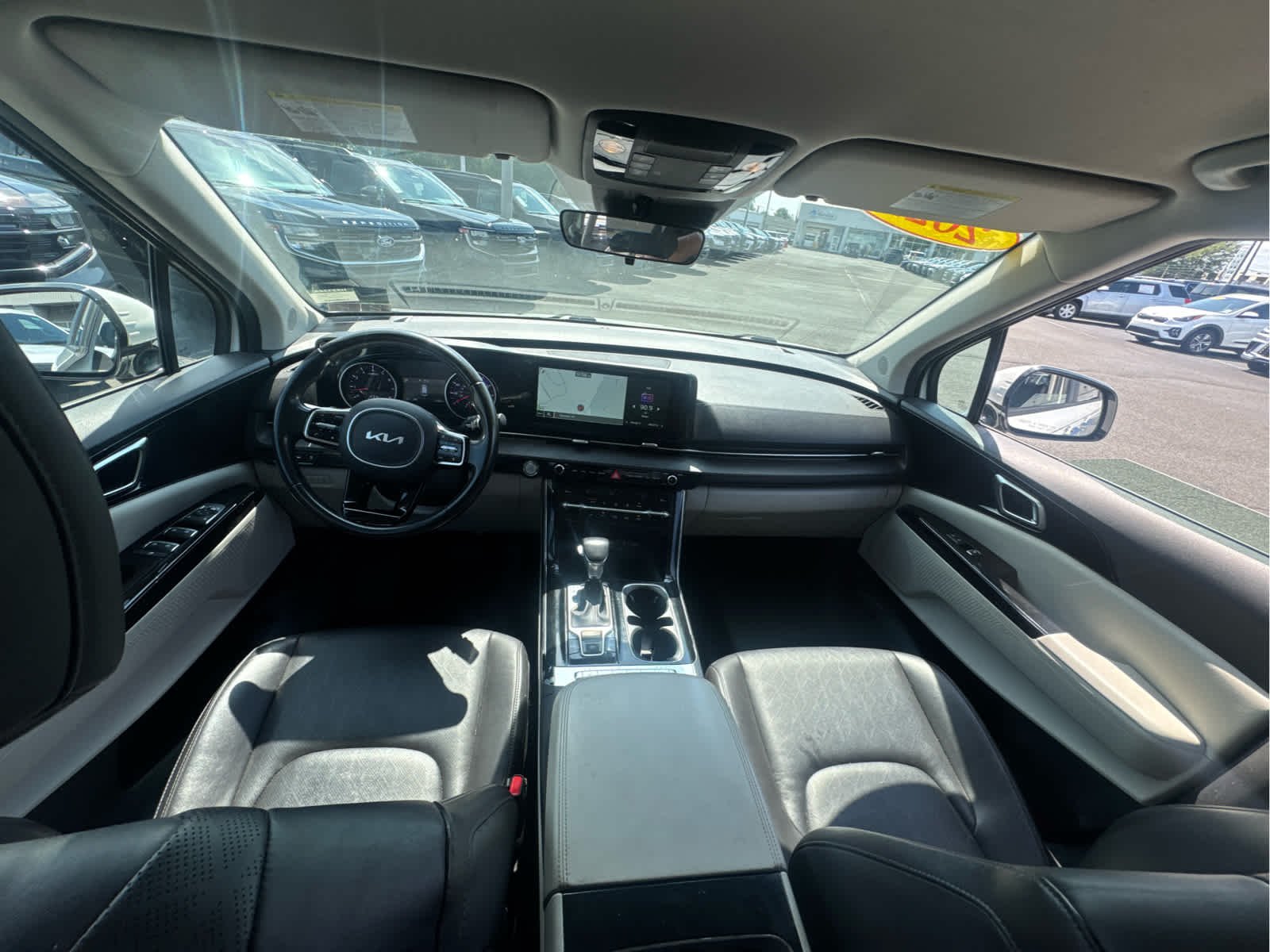 Used 2022 Snow White Pearl Kia EX image 33