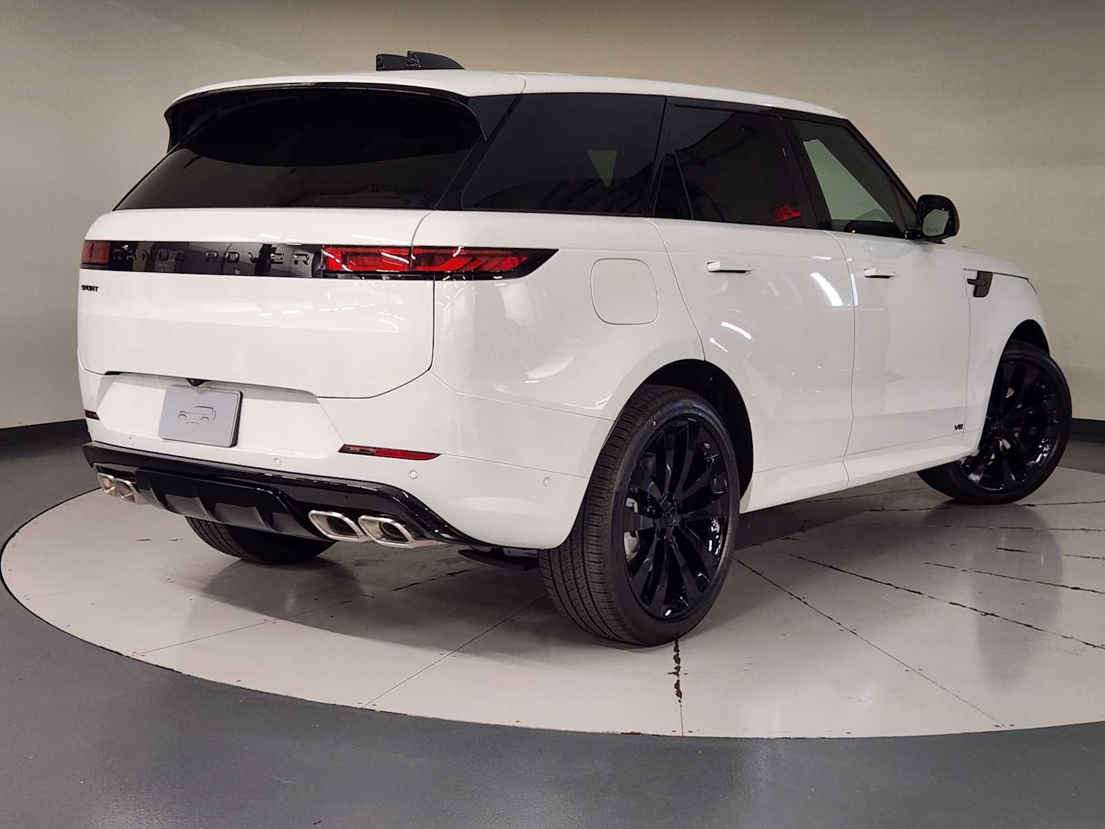 New 2026 Fuji White Land Rover Dynamic SE image 2