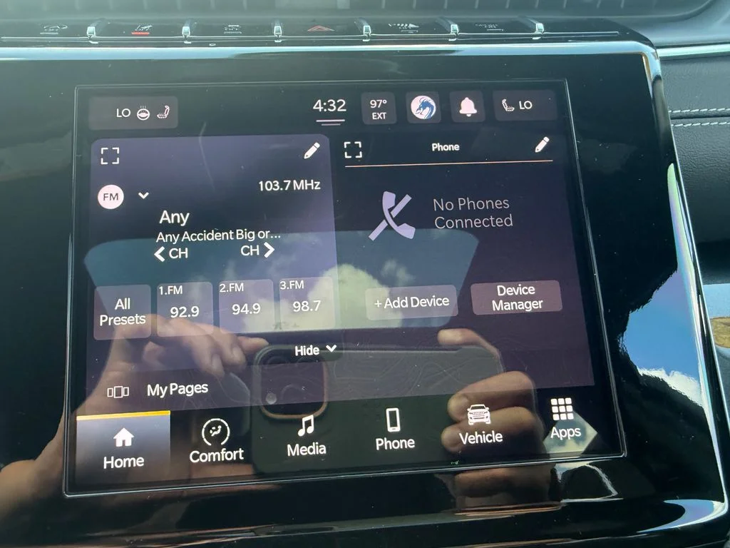 Used 2022 Gray Jeep Altitude image 12